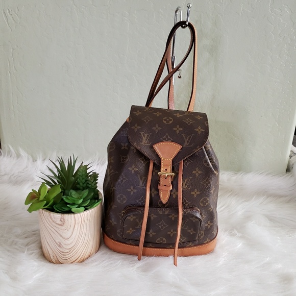 Louis Vuitton Handbags - 🌺🍒💥HP💥🍒🌺AUTH Louis Vuitton backpack mm🍒🌺